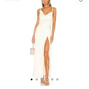 Beautiful dress! Didn’t and up wearing for my wedding